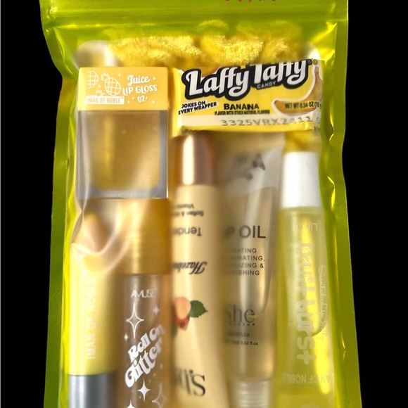 Large Lip Gloss Bundle Lip Balm with Candy Free Gift Great Gift 8 Colors - Picture 3 of 9